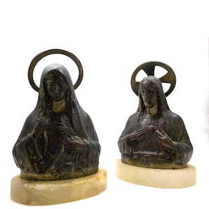 Esculturas Sagrado Corazón y la Virgen María en peltre sobre peana de mármol blanco. VS37