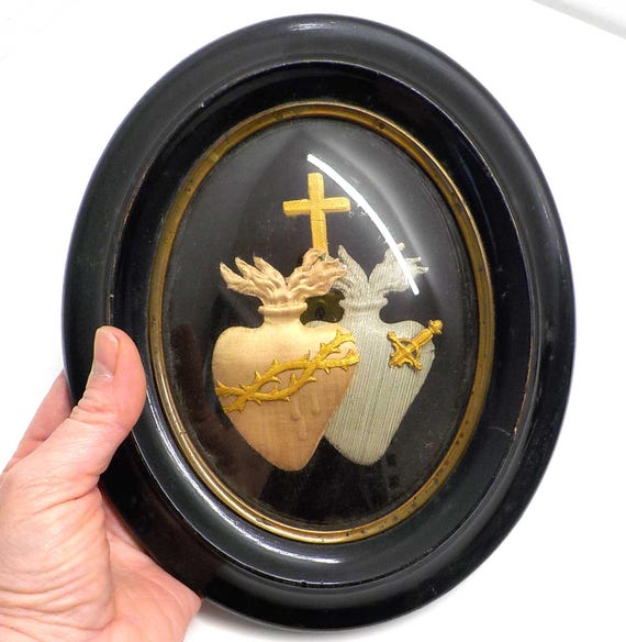 Antiguo exvoto religioso. Sagrado corazón en seda. S.XIX