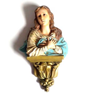 Preciosa Virgen de Escayola OLOT ( sin sello) ojos de cristal, para colgar. VS223