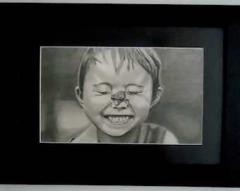 Retrato original en grafito: Niño con rana, con paspartú y marco (63 x 47 cm)