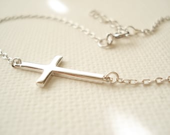Sterling Silber Kreuz Armband ... Promi inspiriert seitlich Kreuz, Brautjungfer Geschenk, Taufe Geschenk, religiös, Glauben Armband