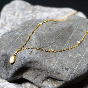 Ovaler weißer Opal Anhänger, zierliche weiße Opal Halskette, echte Opal Halskette, Frauen Weihnachtsgeschenk, Geburtstagsgeschenk für sie