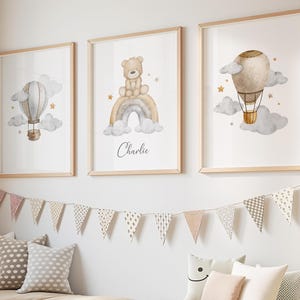 Stampe personalizzate per la cameretta dei bambini con orsetto di peluche, set di 3 stampe da parete per la cameretta dei bambini, decorazioni con arcobaleno e mongolfiera, nome personalizzato stampabile per bambini