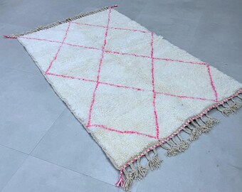Pink Moroccan Custom rug - Moroccan Woolen carpet - New Azilal rug - Pink and White Beni Ourain - New Beni Ourain rug - bink Berber rug