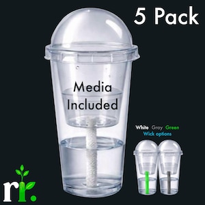 Könnte beinhalten: Transparenter Plastikbecher mit gewölbtem Deckel, der Wasser und einen weißen Docht enthält. Der Text "Media Included" ist sichtbar. Das Bild zeigt auch "5 Pack" und "White Gray Green Wick options".