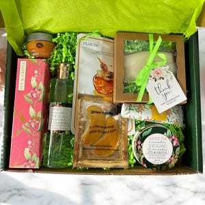 Birthday Gift Box | Present Wife Care Package Best Friend Care Package for women | Christmas, Mothers Day, Wellness Gift Corporate Gifting