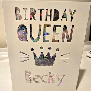 Personalizza il biglietto di auguri per la regina del compleanno