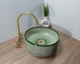 Lavabo marroquí de cerámica verde artesanal: diseño geométrico tradicional. Tocador de baño único.