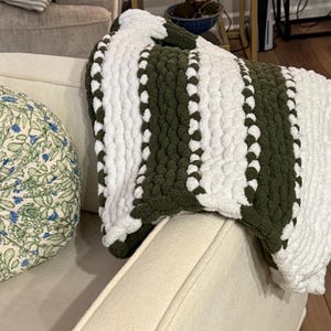 Handmade Green and White Knitted Blanket – Cozy, Customizable, Soft Throw, Perfect Gift, Chunky Knit Blanket, Throw Blanket, Home Decor