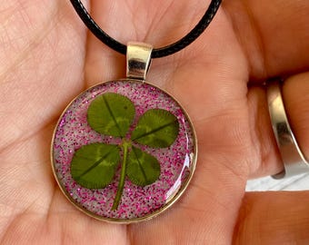 Collar de trébol de cuatro hojas, colgante de resina de trébol prensado real, joyería del Día de San Patricio, regalo de la suerte hecho a mano para mujeres.
