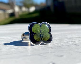 Anillo de plata con trébol de cuatro hojas, pieza llamativa, anillo floral, talla 7 1/2 (aproximadamente), anillo delicado, bisutería.