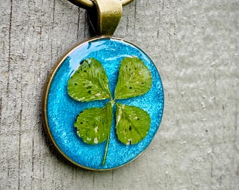 Llavero único, llavero o collar de resina con trébol de cuatro hojas auténtico hecho a mano, amuleto de la suerte, regalo ideal para aniversarios o eventos.