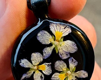 Collar de flores de violeta azul de febrero, recuerdo, regalo para damas de honor, regalo único para conmemorar o bodas, estoy pensando en ti, violeta confederada