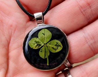Colgante de resina con forma de trébol de cuatro hojas auténtico, amuleto de la suerte, símbolo de buena fortuna, pieza de la naturaleza, adorno para bolso, llavero o collar.