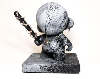 Handgeschilderde KIDROBOT Munny-figuur van 4" - Graffiti Urban Art Decor