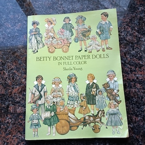 Libretto completo di bambole di carta Betty Bonnet