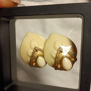 Vintage designer Oscar de la Renta clip on earrings