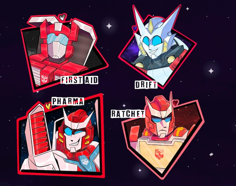 K&ouml;nnte beinhalten: Vier Cartoon-Portr&auml;ts von Transformers-Charakteren, jeweils in einem rautenf&ouml;rmigen Rahmen mit rotem Rand. Die Charaktere sind First Aid, Drift, Pharma und Ratchet. Jedes Portr&auml;t hat ein einzigartiges Farbschema und Design.