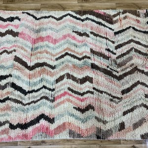 Wavy Stripe Moroccan Rug, Azilal Style Wool Carpet in Pastel Pink & Earth Tones, Handwoven Shag Area Rug, Bohemian Chic Home Decor