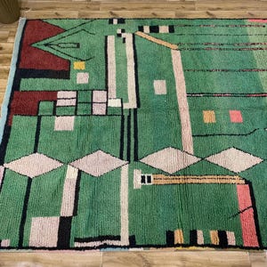 Artistic Moroccan Rug in Emerald Green & Red, Contemporary Abstract Wool Design, Unique Amazigh Carpet for Bohemian Decor