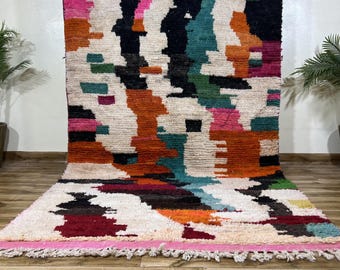 Alfombra marroquí Boujad con manchas de colores, alfombra boho multicolor de lana con diseño moderno de pinceladas para sala de estar. Un estilo moderno para el hogar.