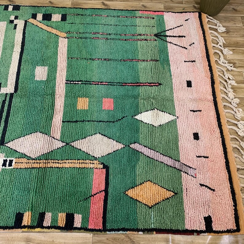 Artistic Moroccan Rug in Emerald Green & Red, Contemporary Abstract Wool Design, Unique Amazigh Carpet for Bohemian Decor