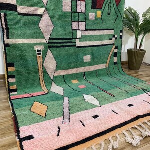Artistic Moroccan Rug in Emerald Green & Red, Contemporary Abstract Wool Design, Unique Amazigh Carpet for Bohemian Decor