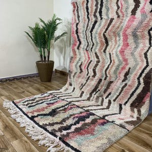 Wavy Stripe Moroccan Rug, Azilal Style Wool Carpet in Pastel Pink & Earth Tones, Handwoven Shag Area Rug, Bohemian Chic Home Decor