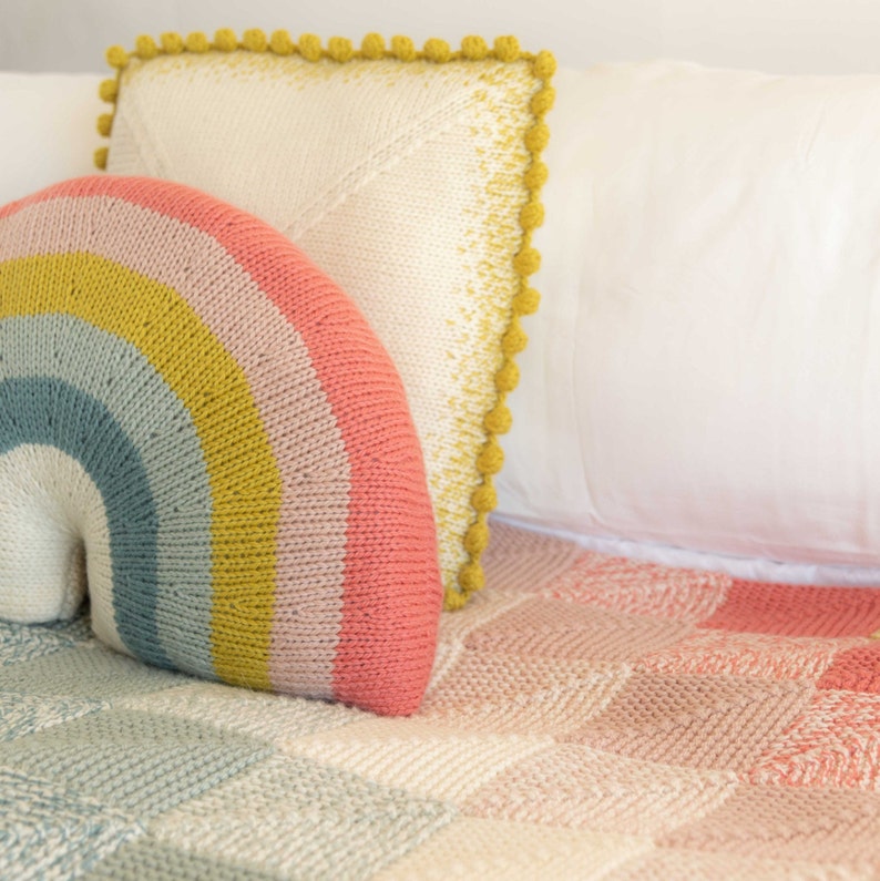 KNITTING PATTERN Over-the-Rainbow Pillow image 3