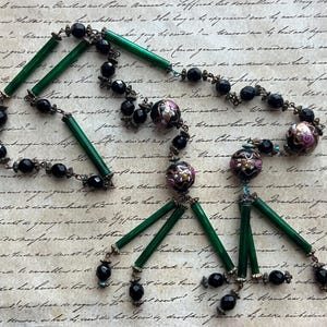 emerald lariat necklace 1920s style Great Gatsby floral flapper beads