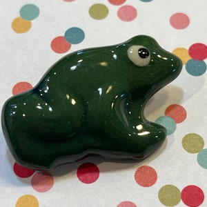 green frog brooch 1970s tiny ceramic lapel pin image 1