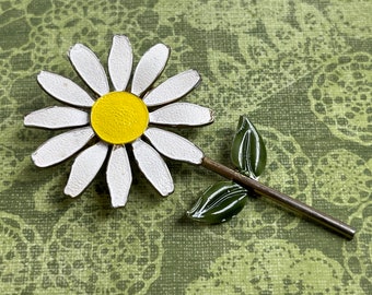 vintage daisy brooch 1960s enamel spring flower power mod pin