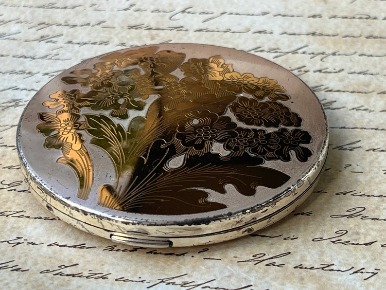 elgin american gold compact vintage gold flower makeup mirror / powder compact image 2