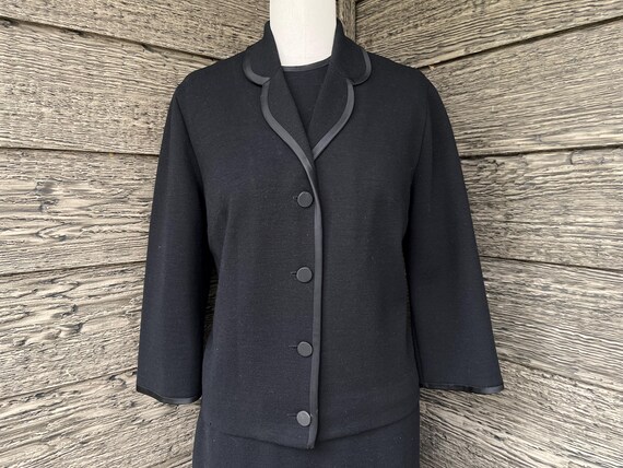 Medium 1960s Gray Wool Skirt Suit
