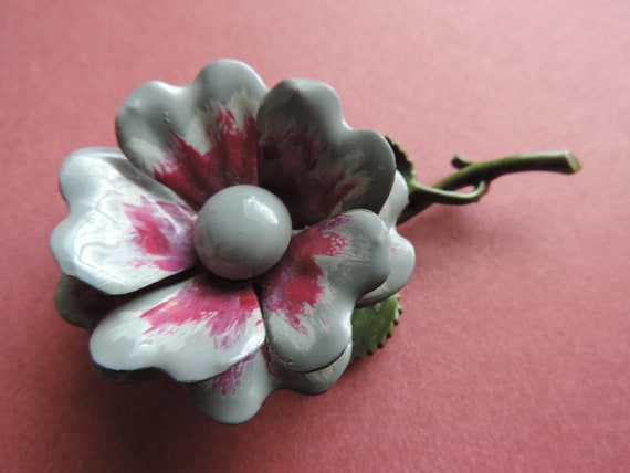 Vintage Red and Gray Enamel Flower Pin with Gold Tone Center and Stem