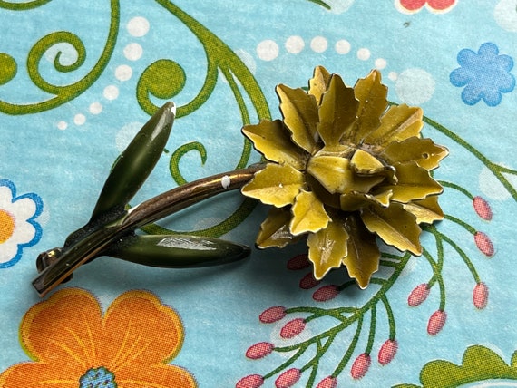 1960s enamel flower brooch vintage floral lapel p… - image 2