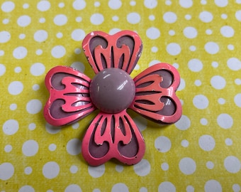 pink daisy brooch 1960s enamel flower pin