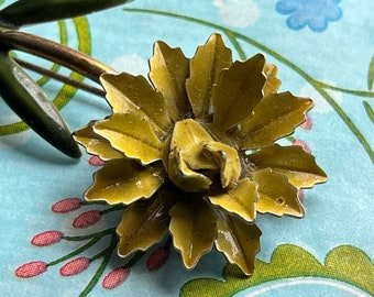 1960s green enamel flower brooch vintage floral lapel pin