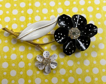 1960s enamel flower brooch black and white polka dot daisy mod floral pin