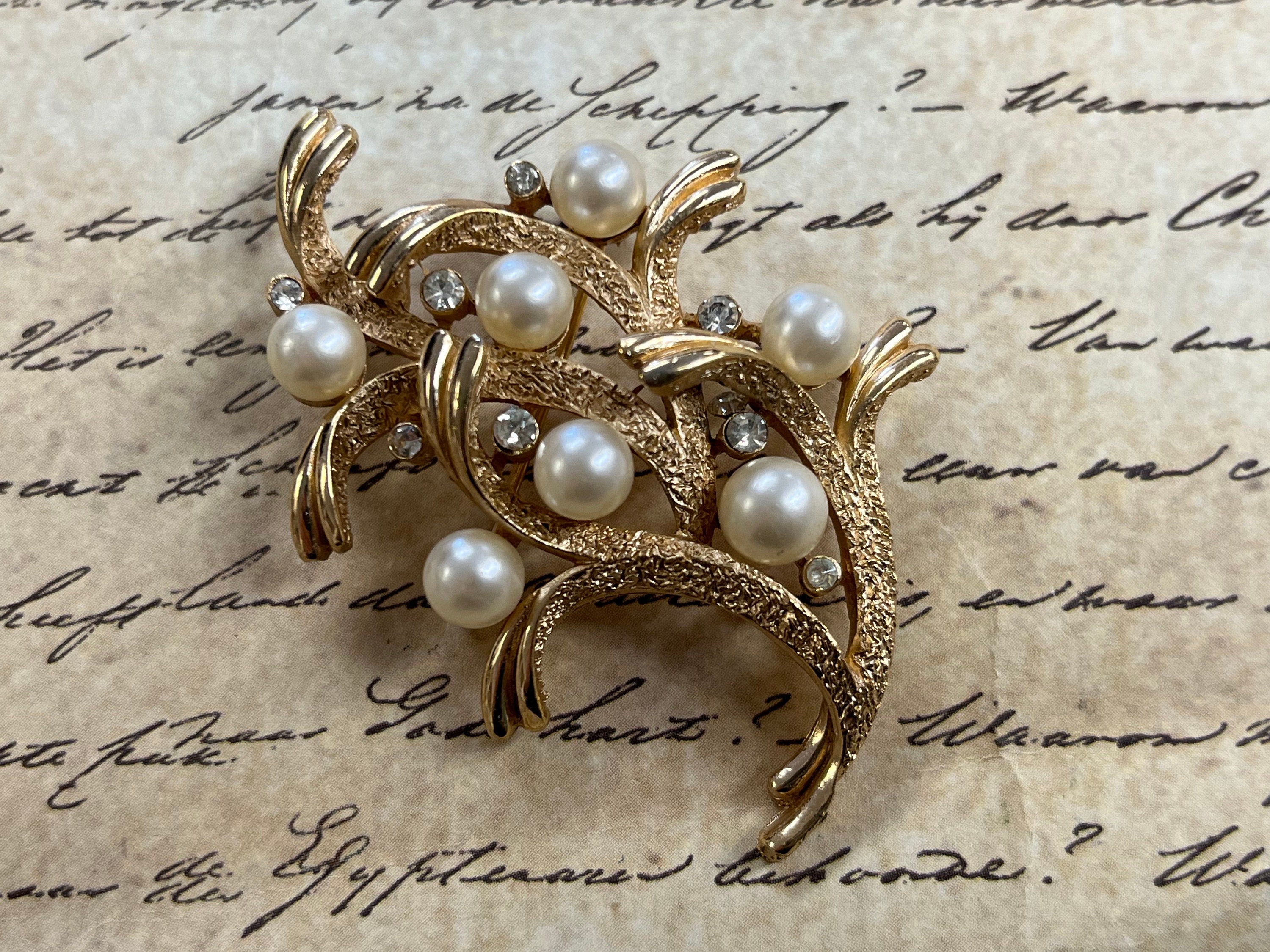 Vintage Trifari - Etsy Vintage Trifari - Etsy