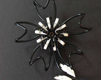 Black and White Wire Flower Power Brooch