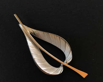 Brushed Silver Dimensional Leaf Brooch