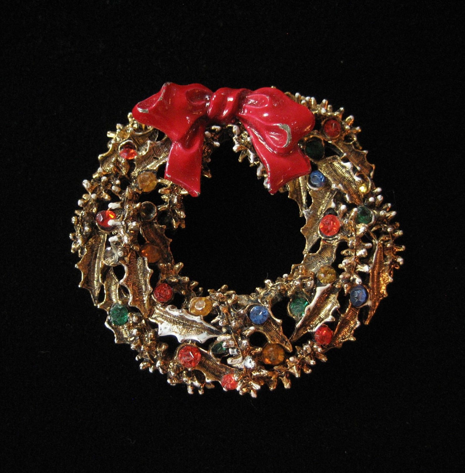 ART Signed Christmas Wreath Brooch Etsy