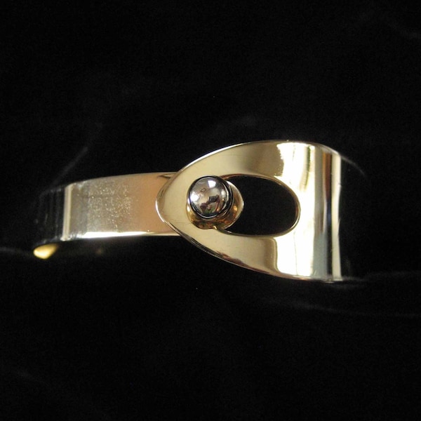 Sleek Modern 1970's Bracelet, Front Ball and Oval Latch