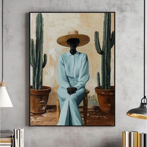 Può includere: Un dipinto di una persona che indossa un cappello di paglia a tesa larga e un abito blu chiaro, seduta su una sedia di fronte a due grandi cactus.