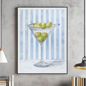 Sztuka ścienna Martini (niebieska), Pastelowy obraz koktajlowy w paski, Niebieskie wydruki na wózek barowy Martini, Wydruki na barze Coastal, Sztuka baru, Pobieranie cyfrowe