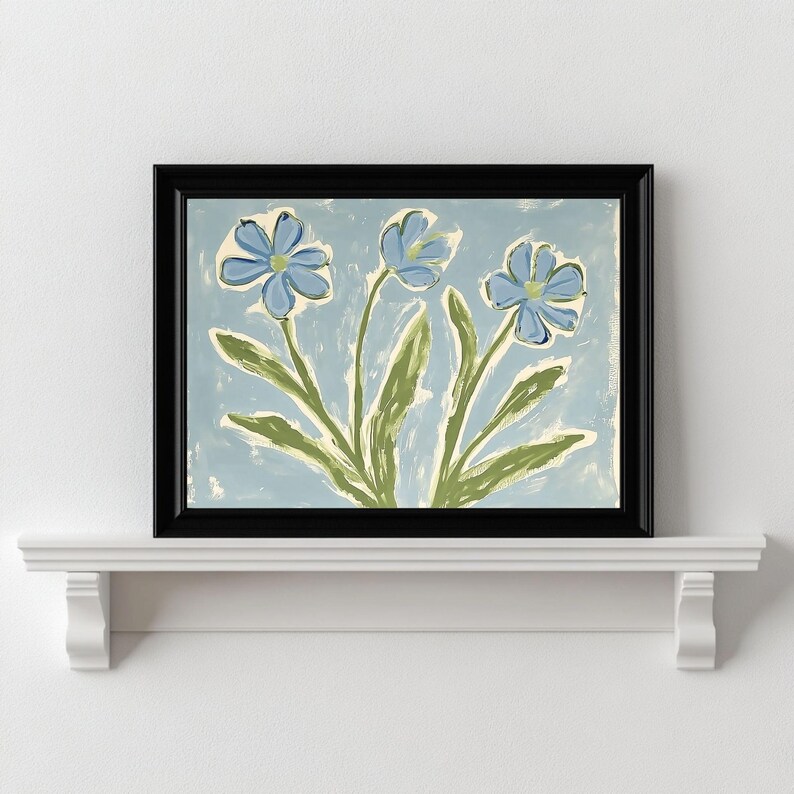 Puede incluir: Una pintura enmarcada de tres flores azules con tallos y hojas verdes sobre un fondo azul claro.