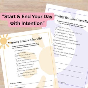 Può includere: Un modello PDF A4 stampabile di liste di controllo mattutine e serali. L'immagine presenta uno striscione rosa con il testo "Start & End Your Day with Intention". Le liste di controllo offrono spunti per le routine quotidiane.
