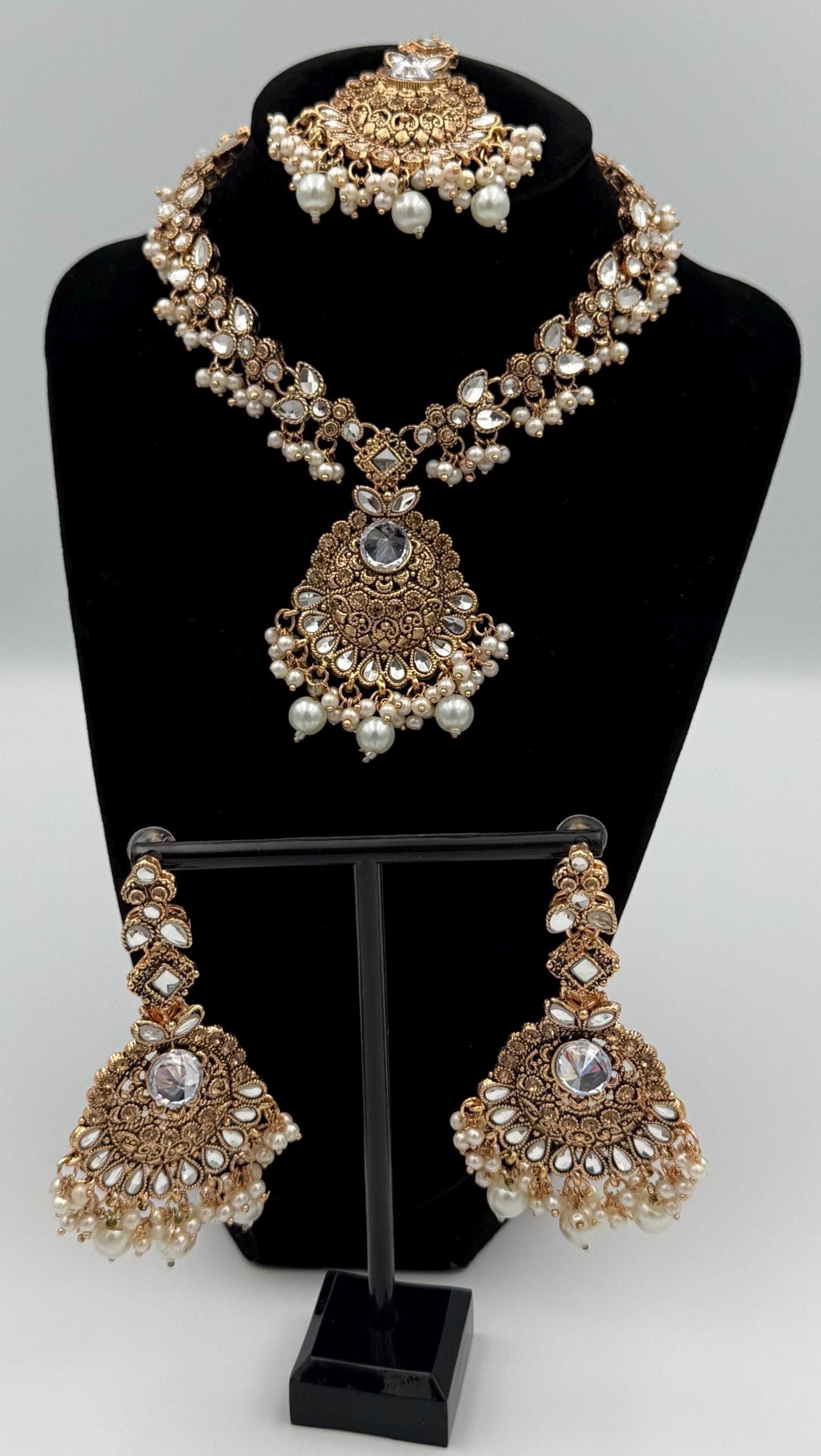Antique Gold Kundan Bridal Jewelry Set – Wedding Necklace, Earrings & Maang Tikka, Pearl Choker Set