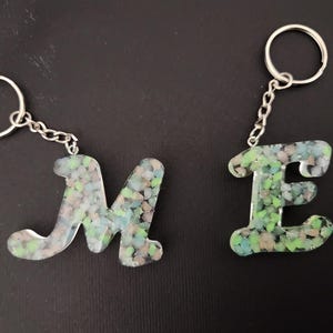 Llavero con letra que brilla en la oscuridad, llavero luminoso personalizado, práctico accesorio para llaves, regalo original y moderno.